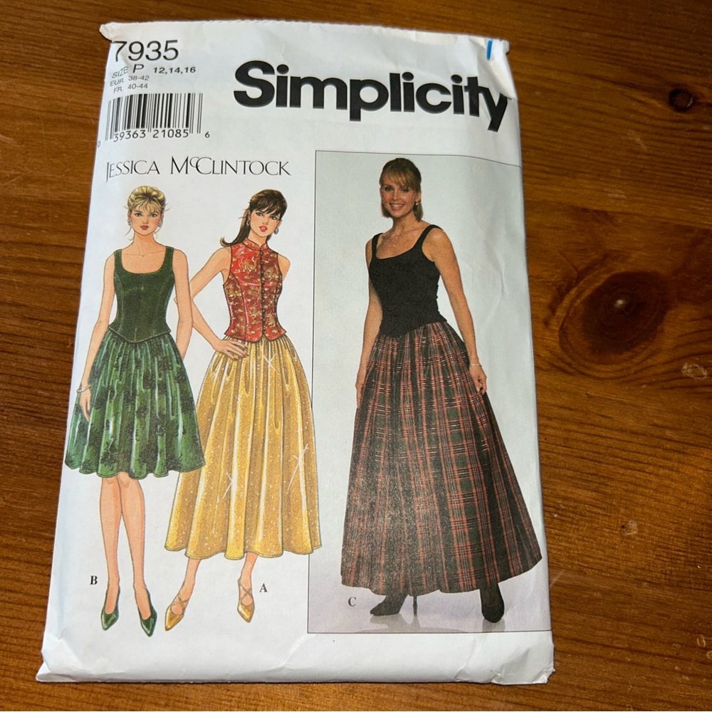 1997 Simplicity Jessica McClintock pattern‎ uncut size P 12,14,16